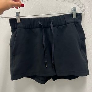 Lululemon shorts size 4! Adorable Athleisure shorts- cinchable